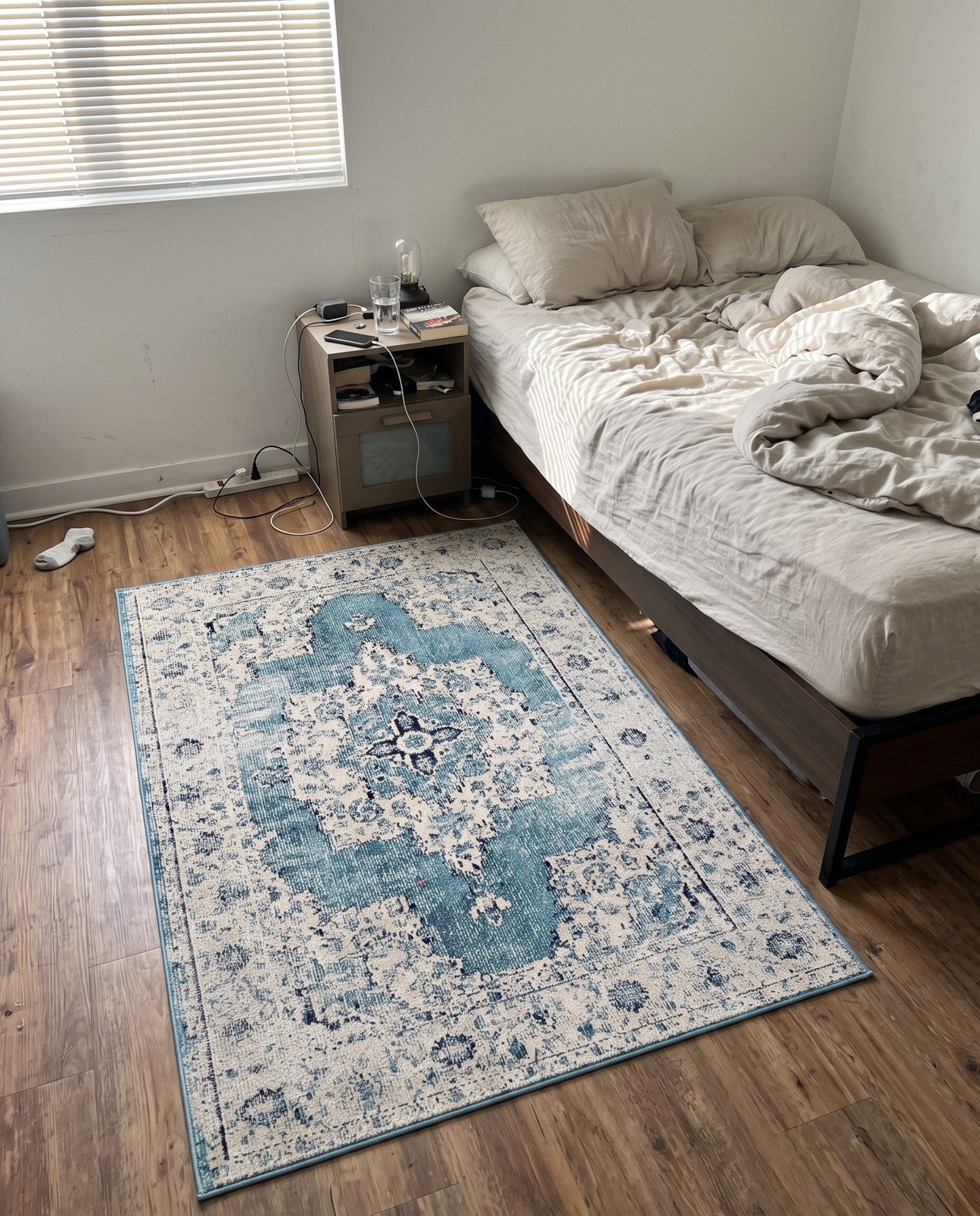 Detail image of 5' x 8' Marjorie · Border rug, turquoise