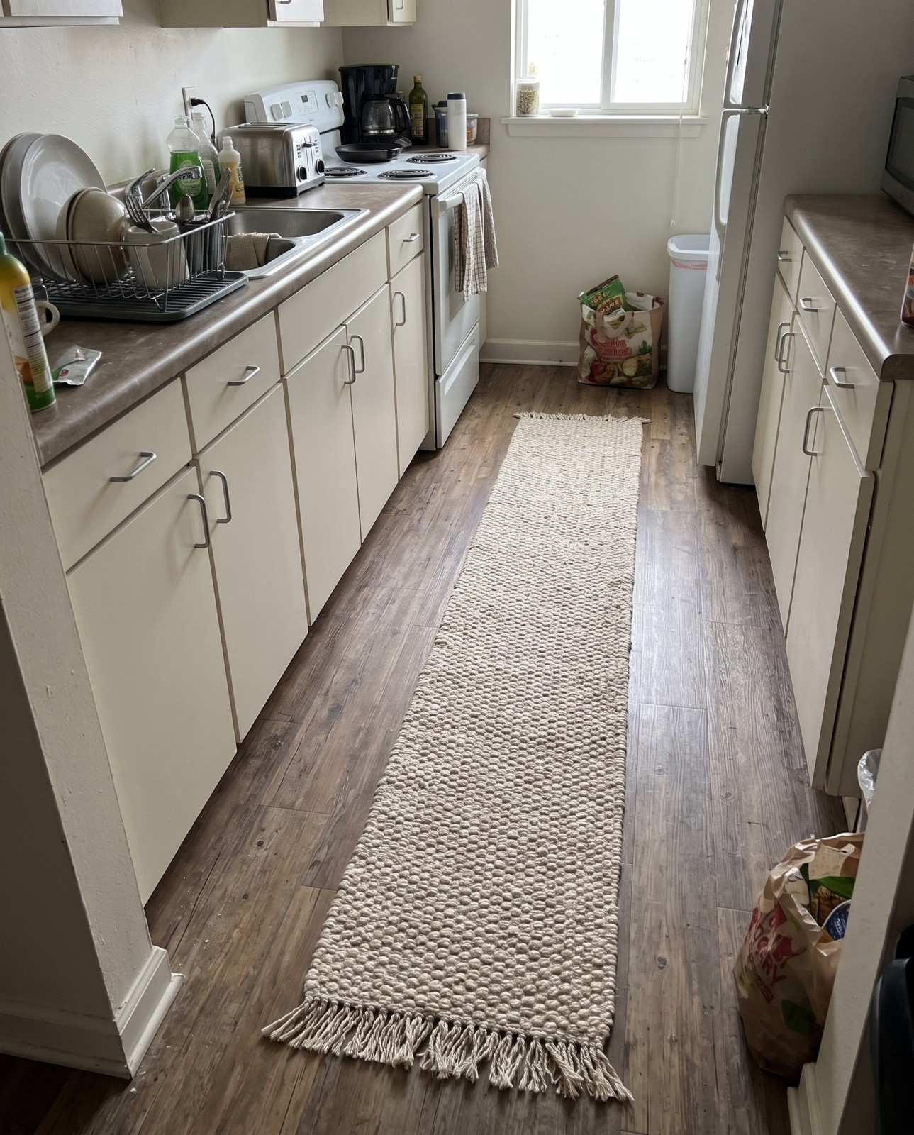 1' 2 x 10' Ascot · Solid rug, white