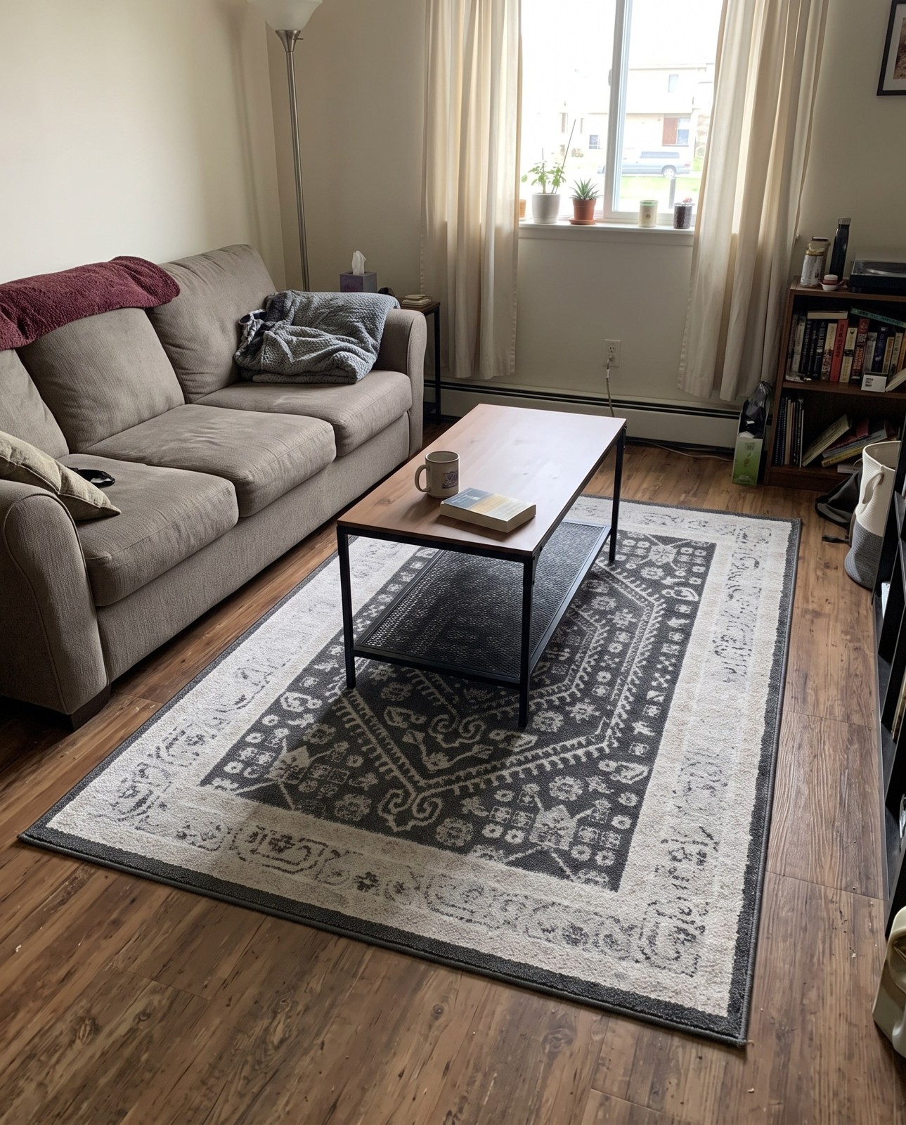 3' x 5' 3 Broadhurst · Border rug, charcoal