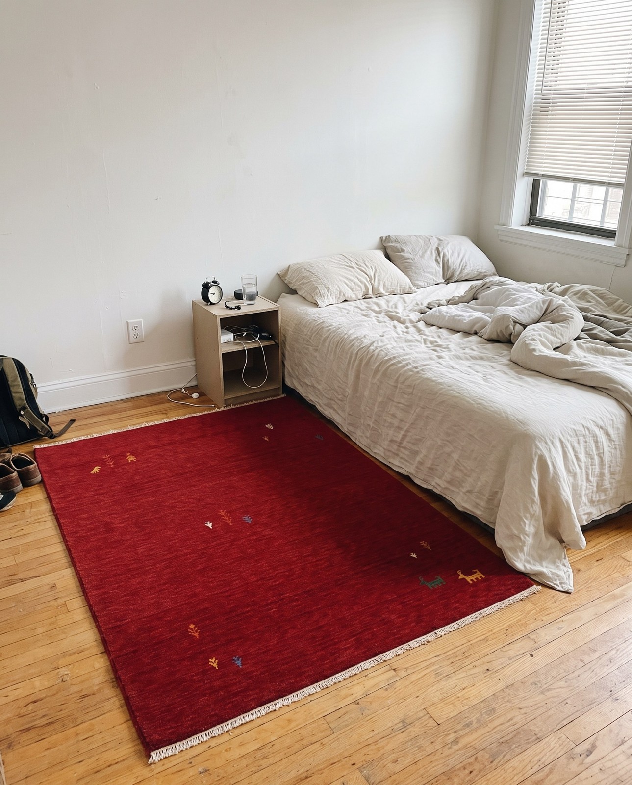 5' 3 x 7' 7 Elmira · Pictoral Wool Rug, red