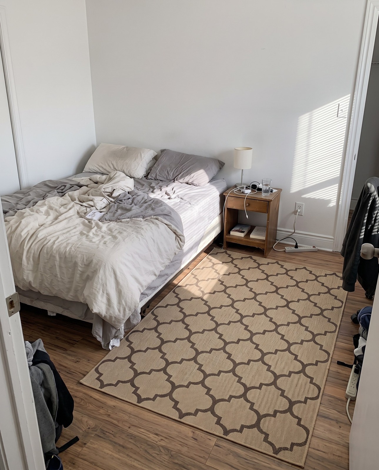 6' x 9' Flora · Lattice rug, natural and brown