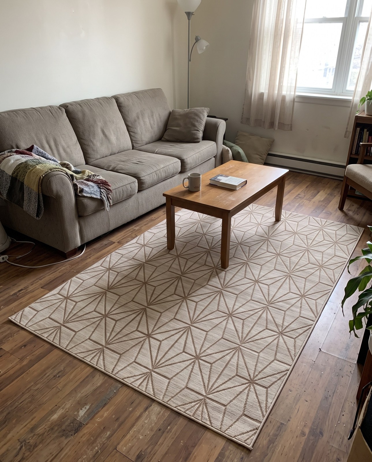 Detail image of 4' x 6' Deerbrush · Geometric lattice rug, beige and cream