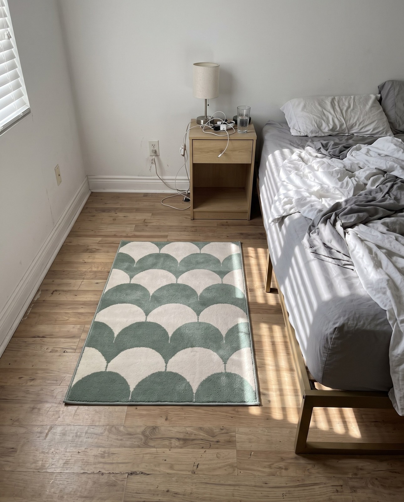 2' x 3' Ocala · Geometric rug, soft green