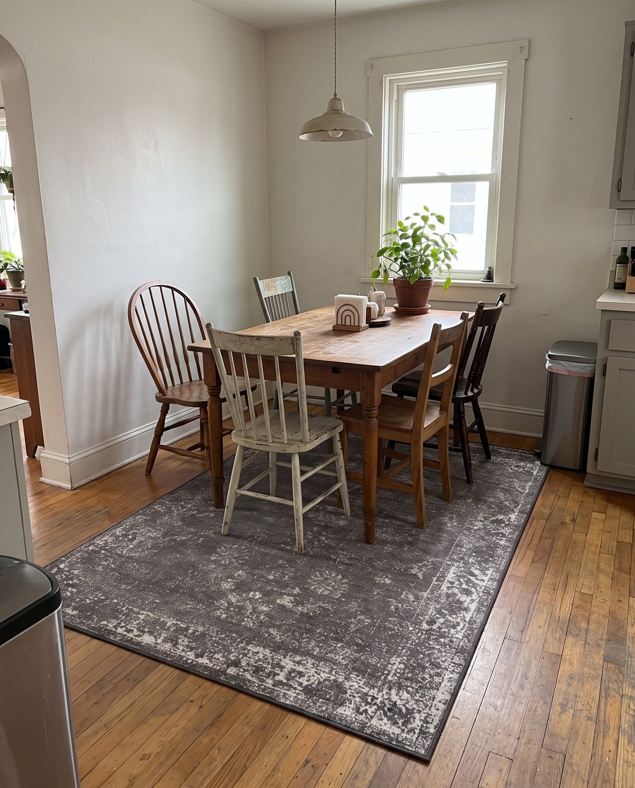 5' 3 x 8' Blakemore · Border rug