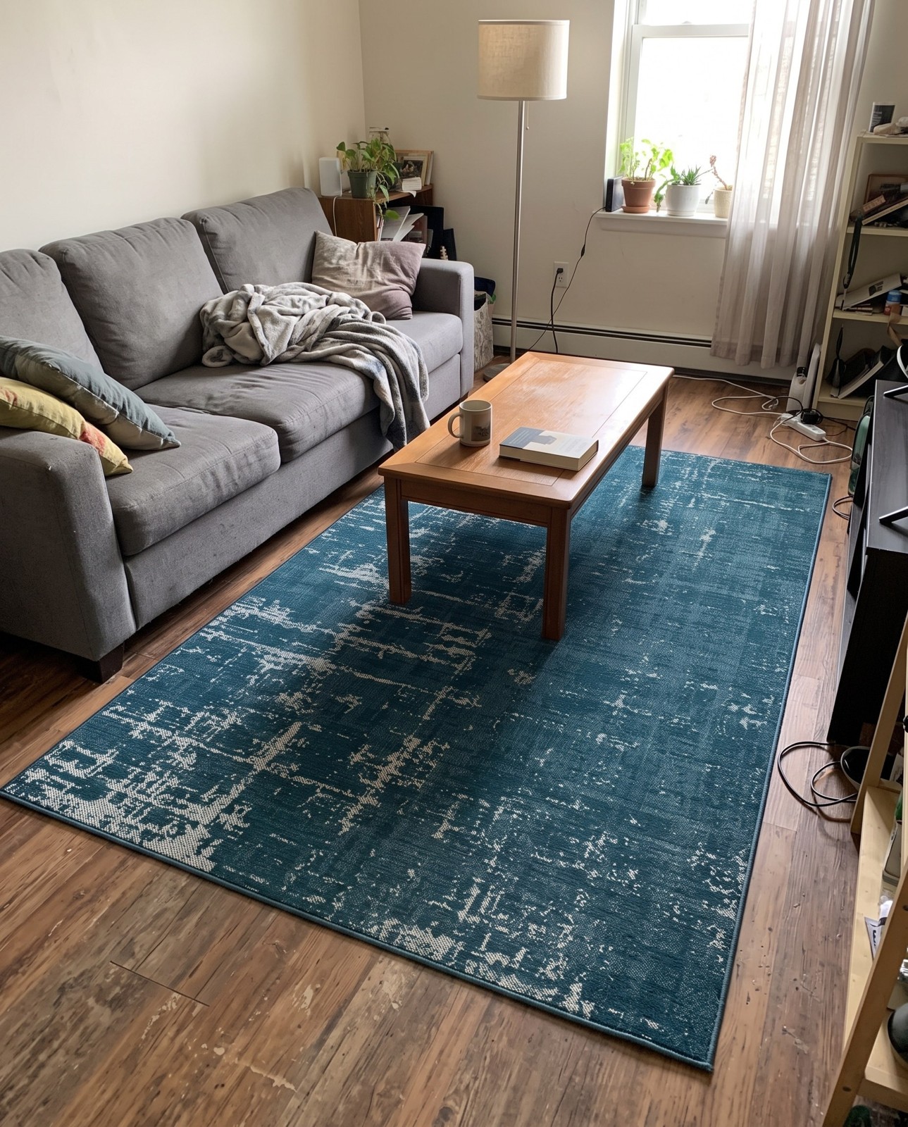 Detail image of 5' 3 x 8' Byron · Abstract rug, blue