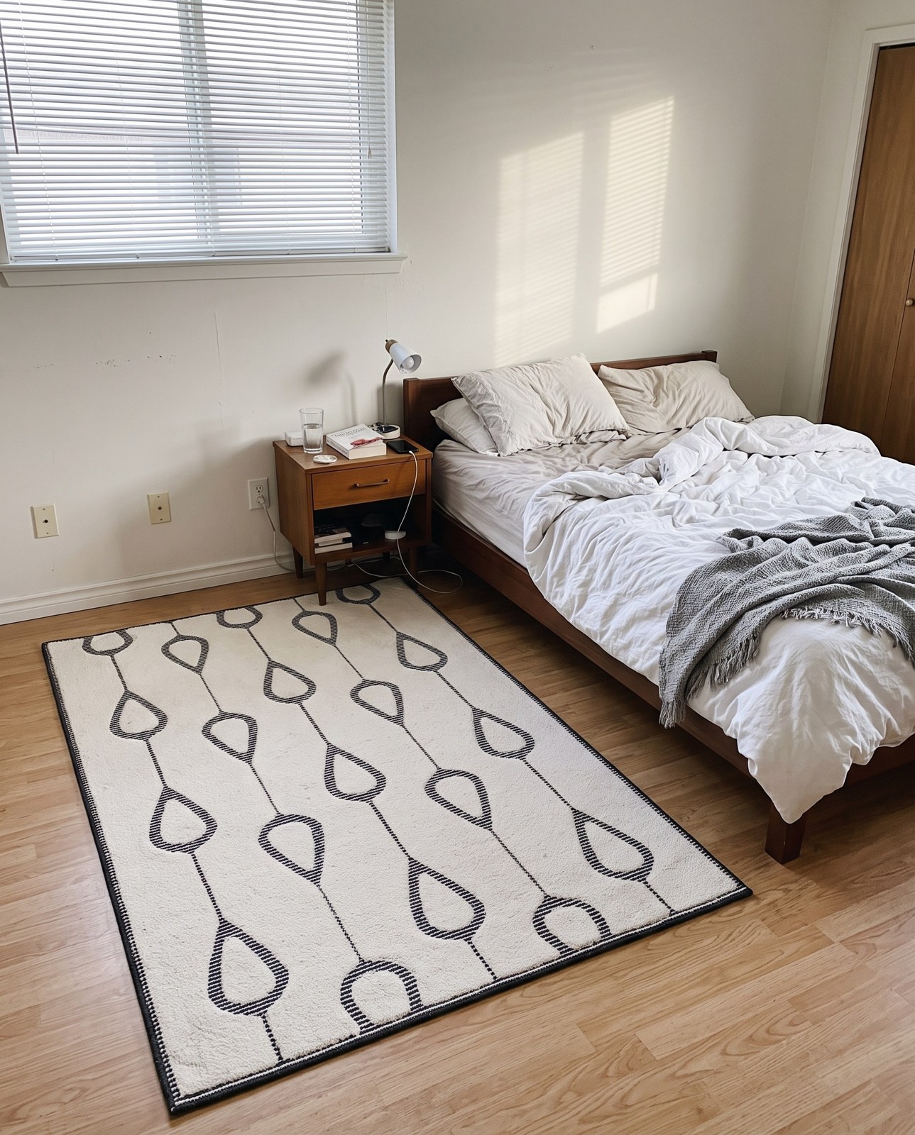 Detail image of 7' 10 x 10' Russell · Geometric rug, ivory white