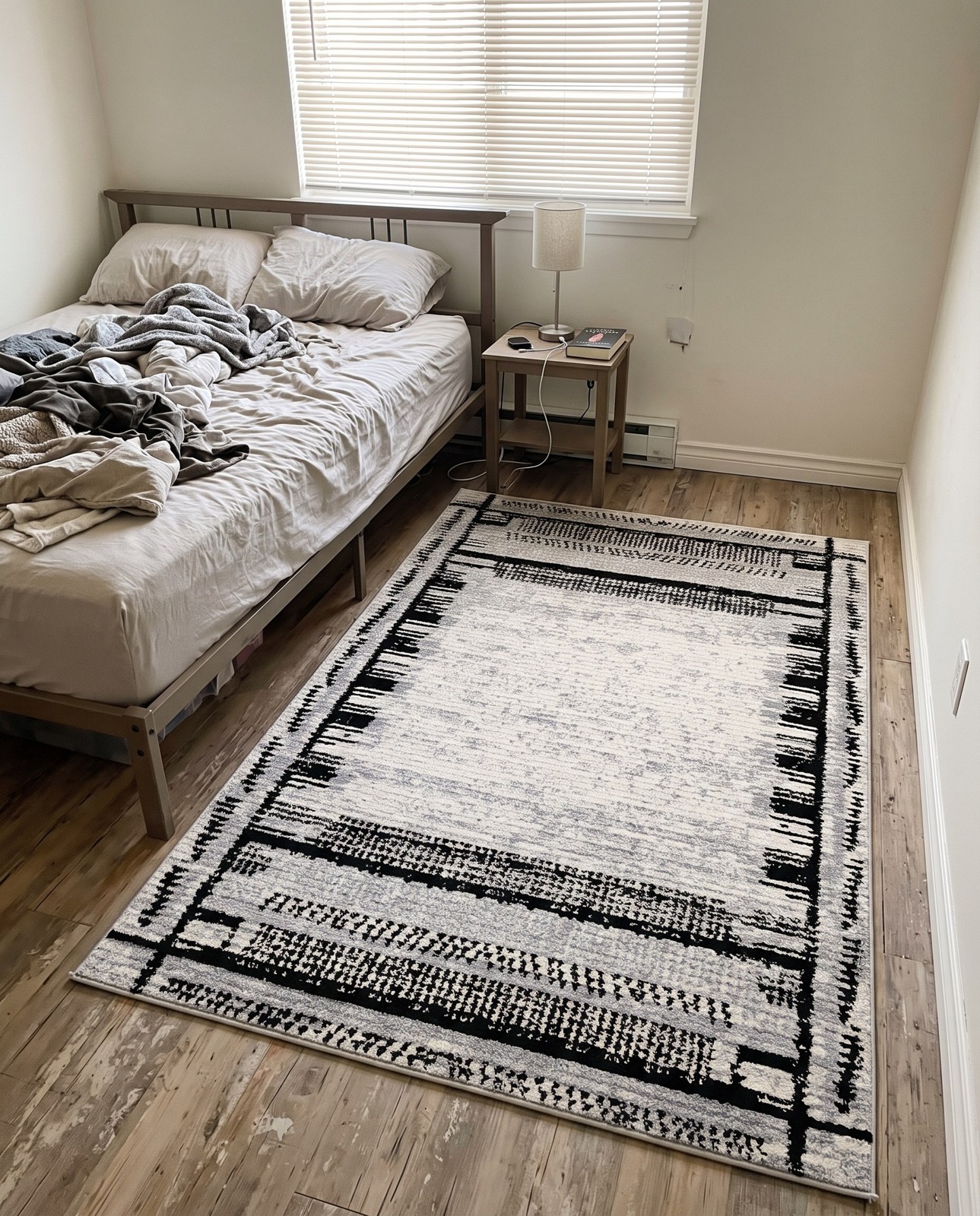 4' x 6' Cardew · Border rug