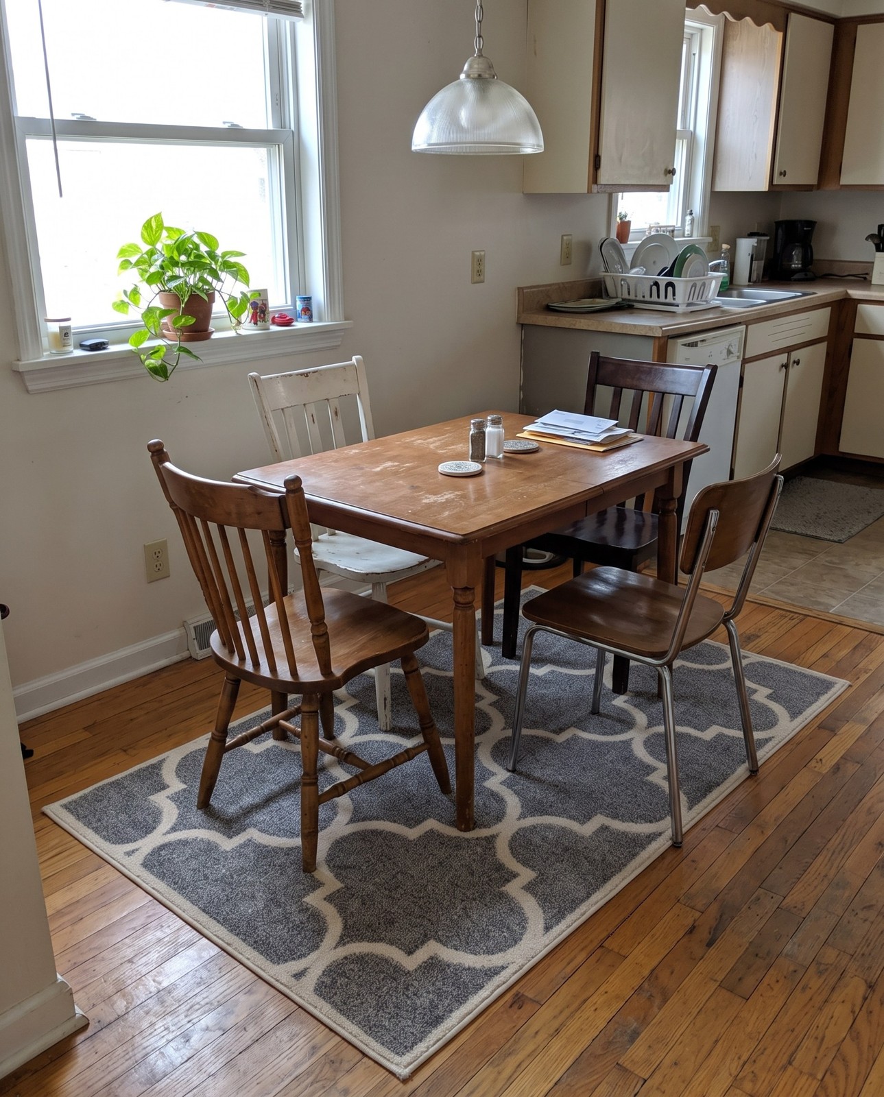 3' 3 x 5' 3 Audley · Trellis rug, gray and beige