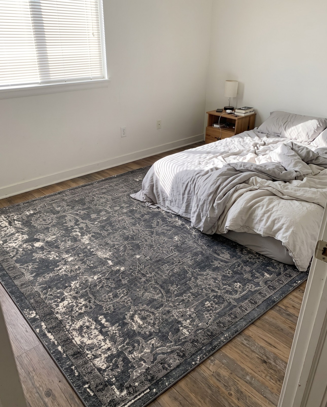 3' 3 x 5' 3 Lumley · Border rug, gray