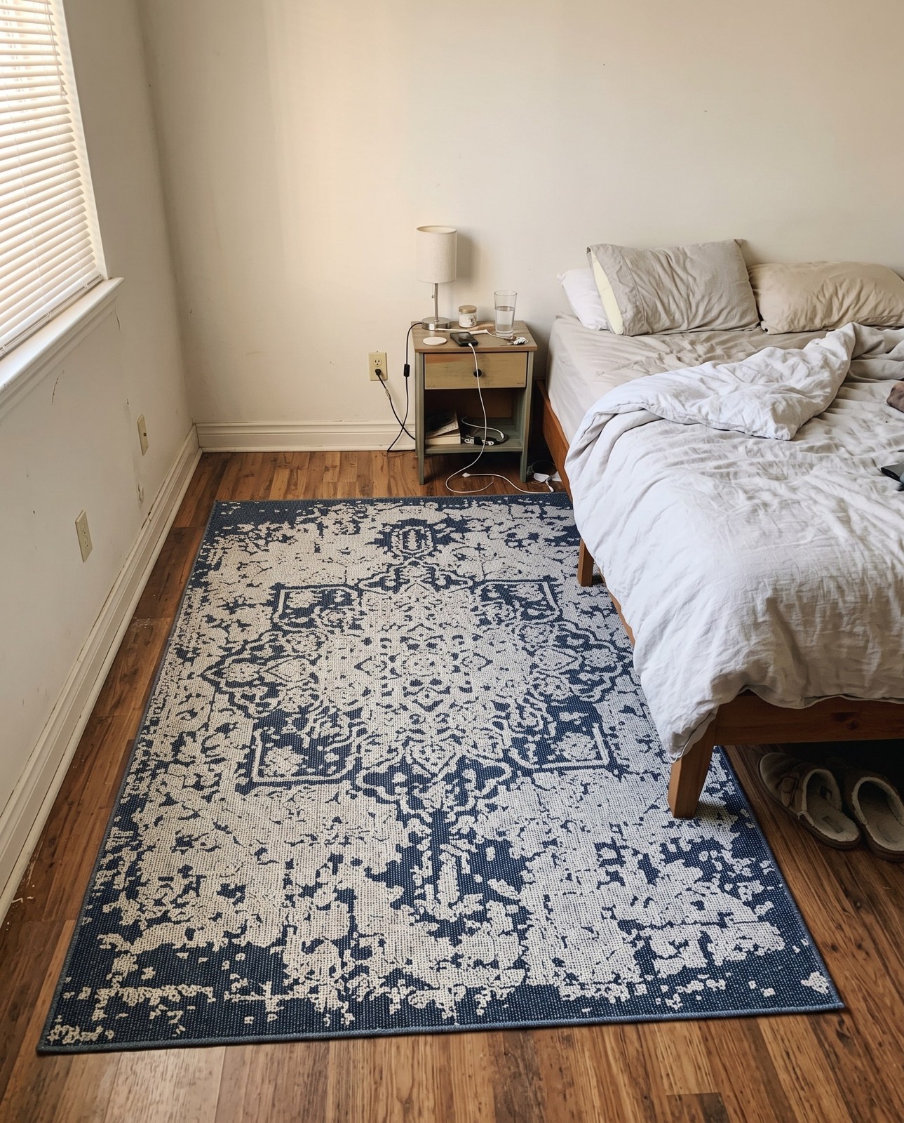 6' 1 x 9' Cotter · Medallion Outdoor Rug, navy blue