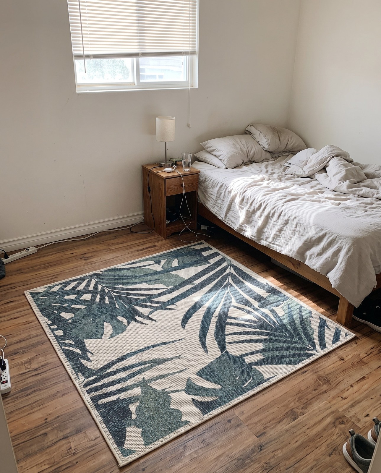 5' 3 x 5' 3 Allington · Tropical leaf Outdoor Rug, ivory and navy
