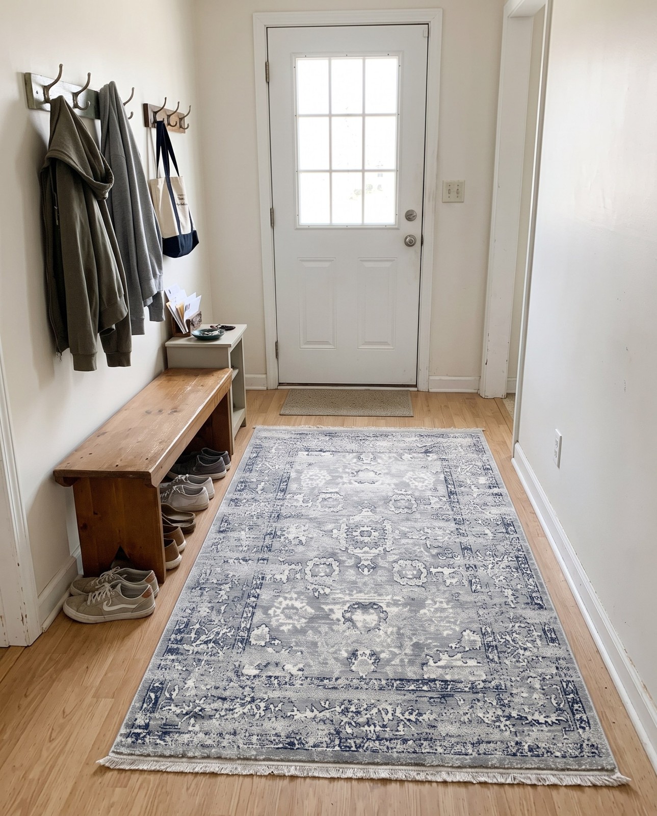 5' x 8' Appleby · Distressed traditional rug, gray and ivory