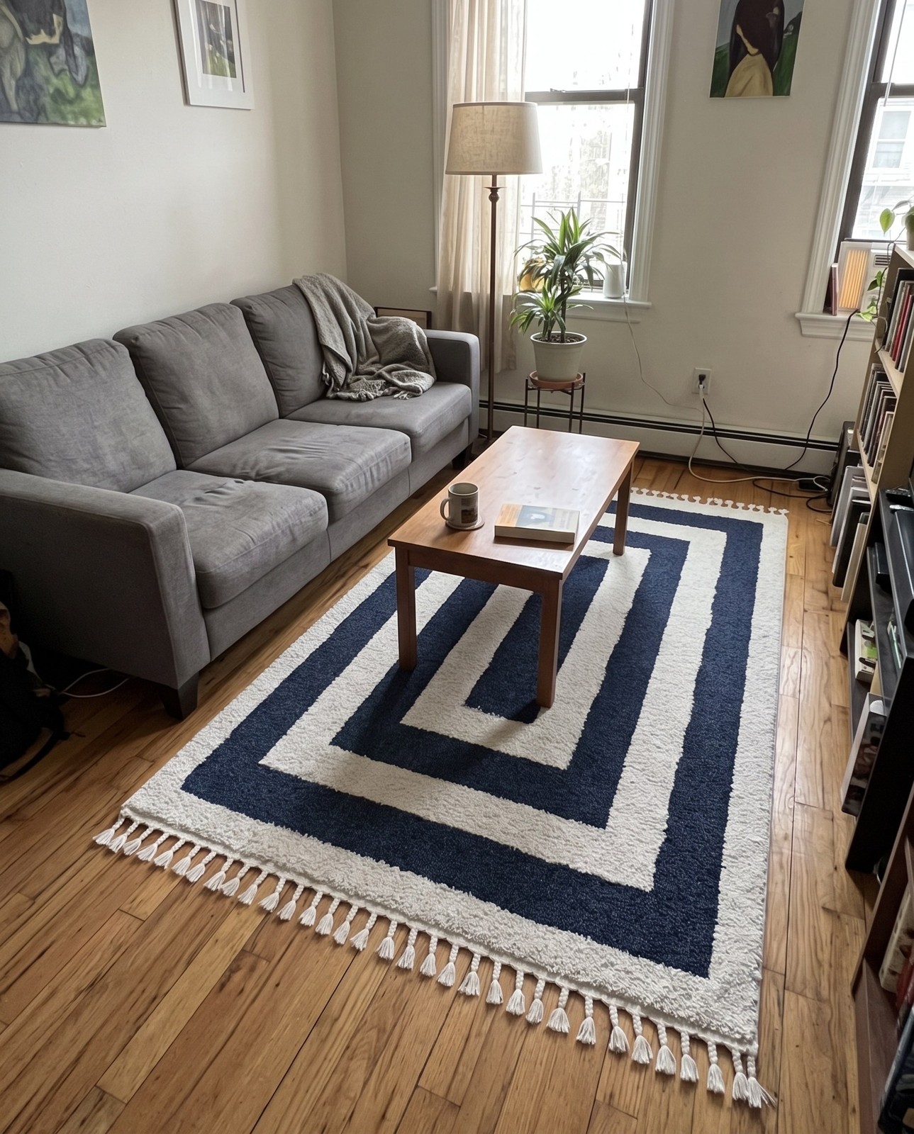 4' x 6' Rickard · Border rug, blue and ivory