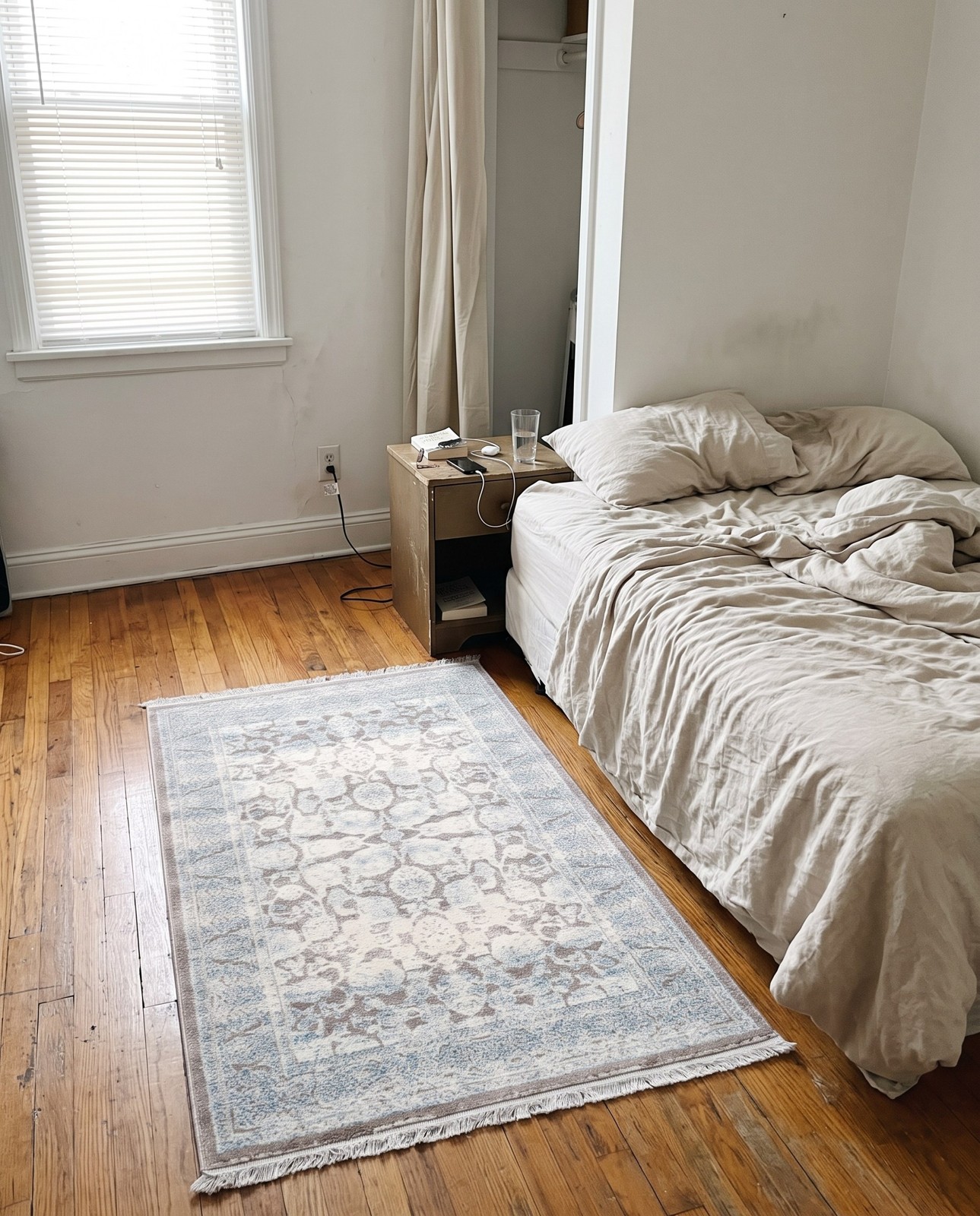 3' 3 x 5' 3 Bartlett · Faded medallion rug, light blue and ivory
