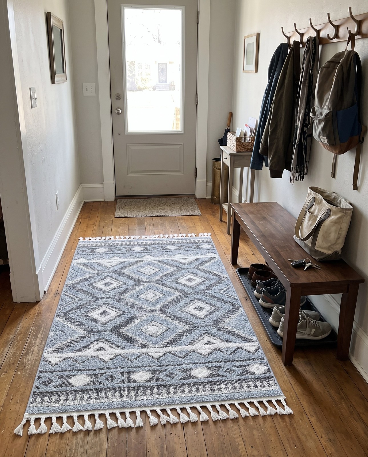 2' x 3' Bernard · Border rug, gray