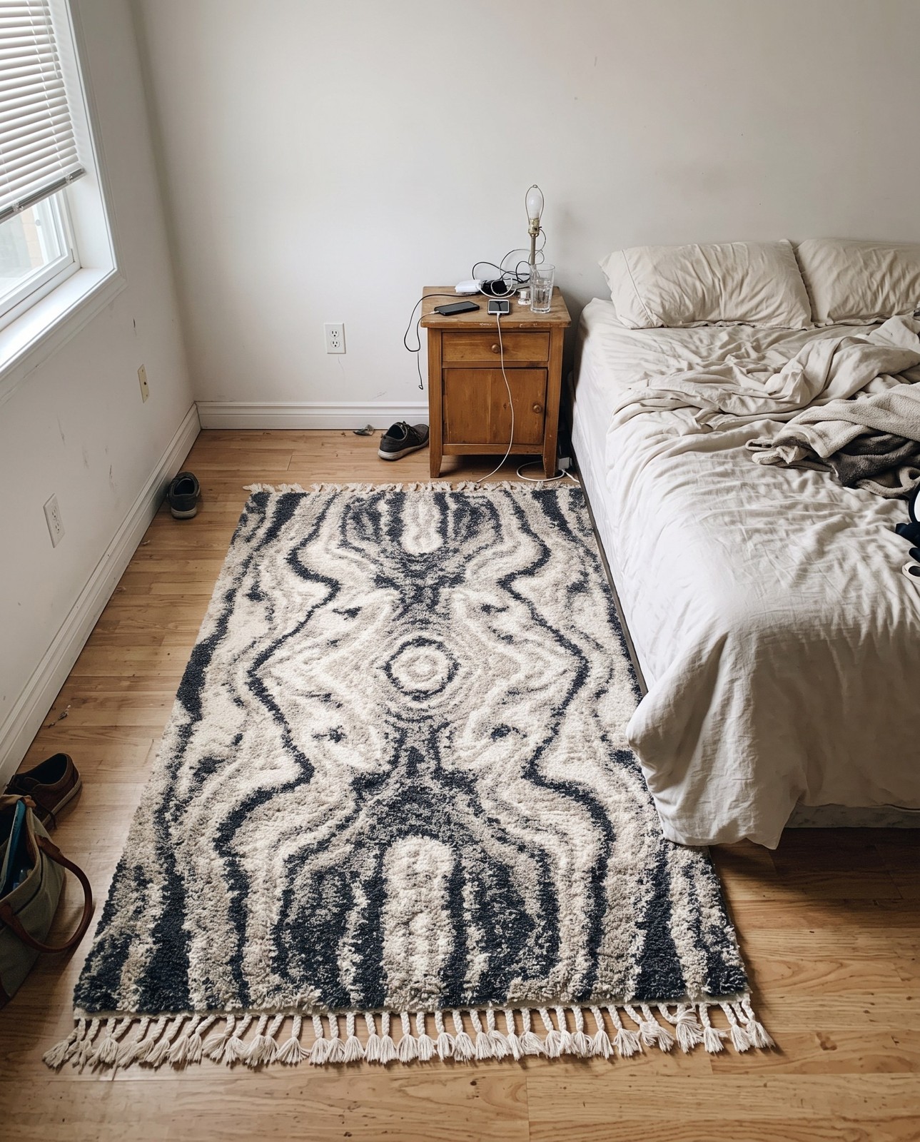 Detail image of 4' x 6' Helena · Abstract Shag Rug, ivory and gray