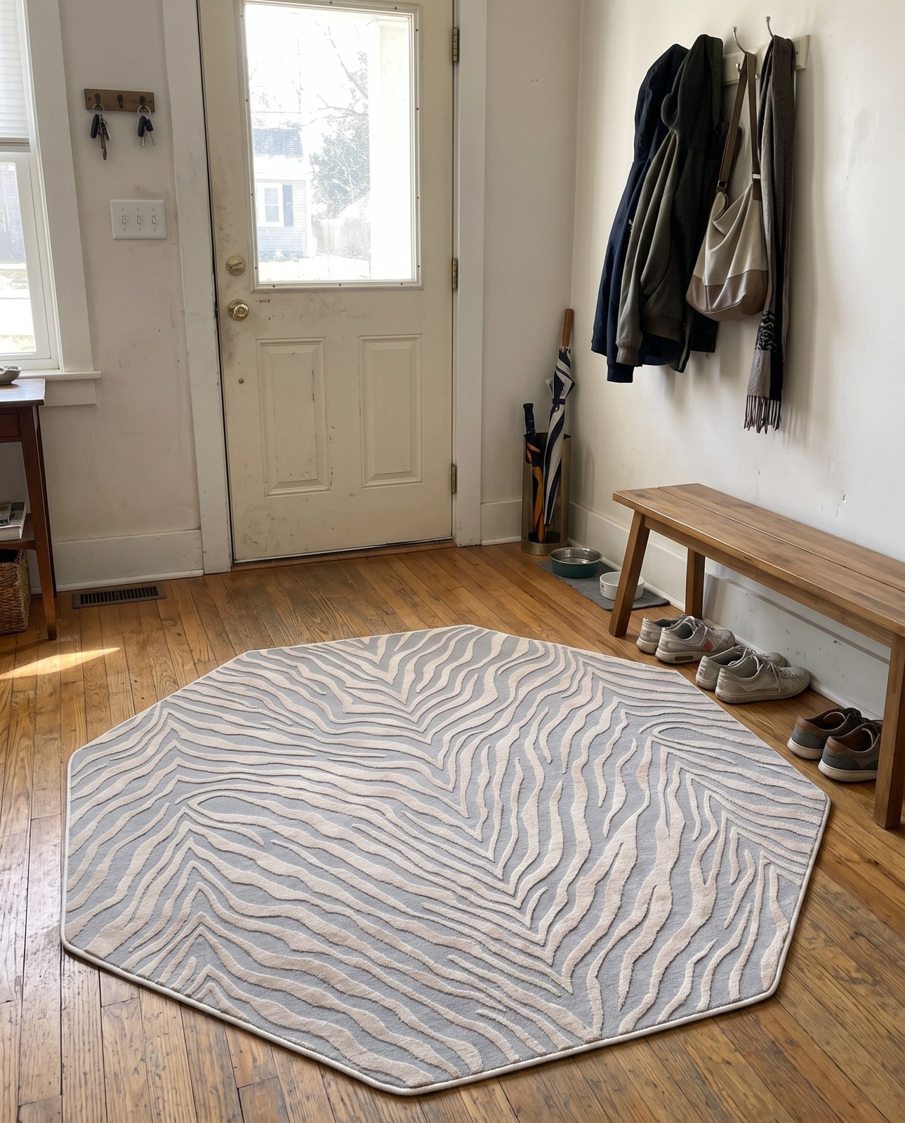 2' x 3' Beckford · Zebra rug, gray and ivory