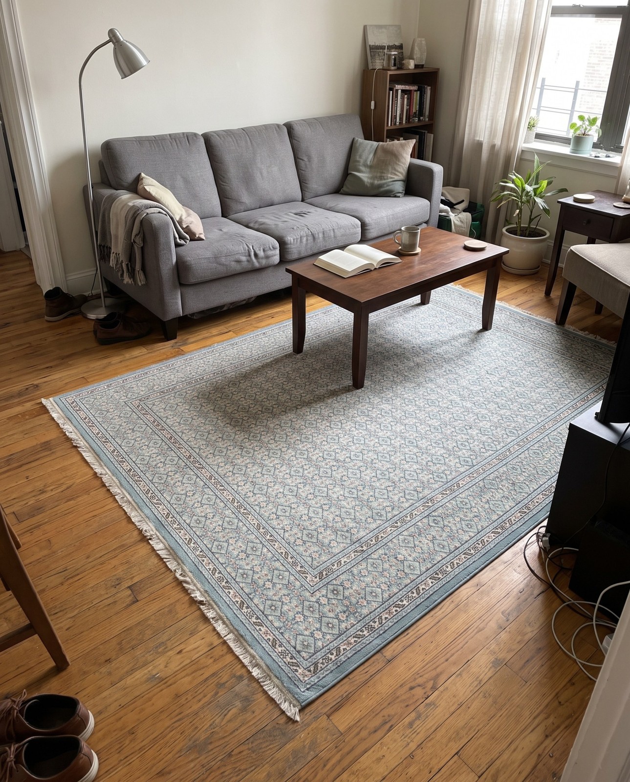 5' 3 x 8' Fenton · Lattice rug, light blue and cream