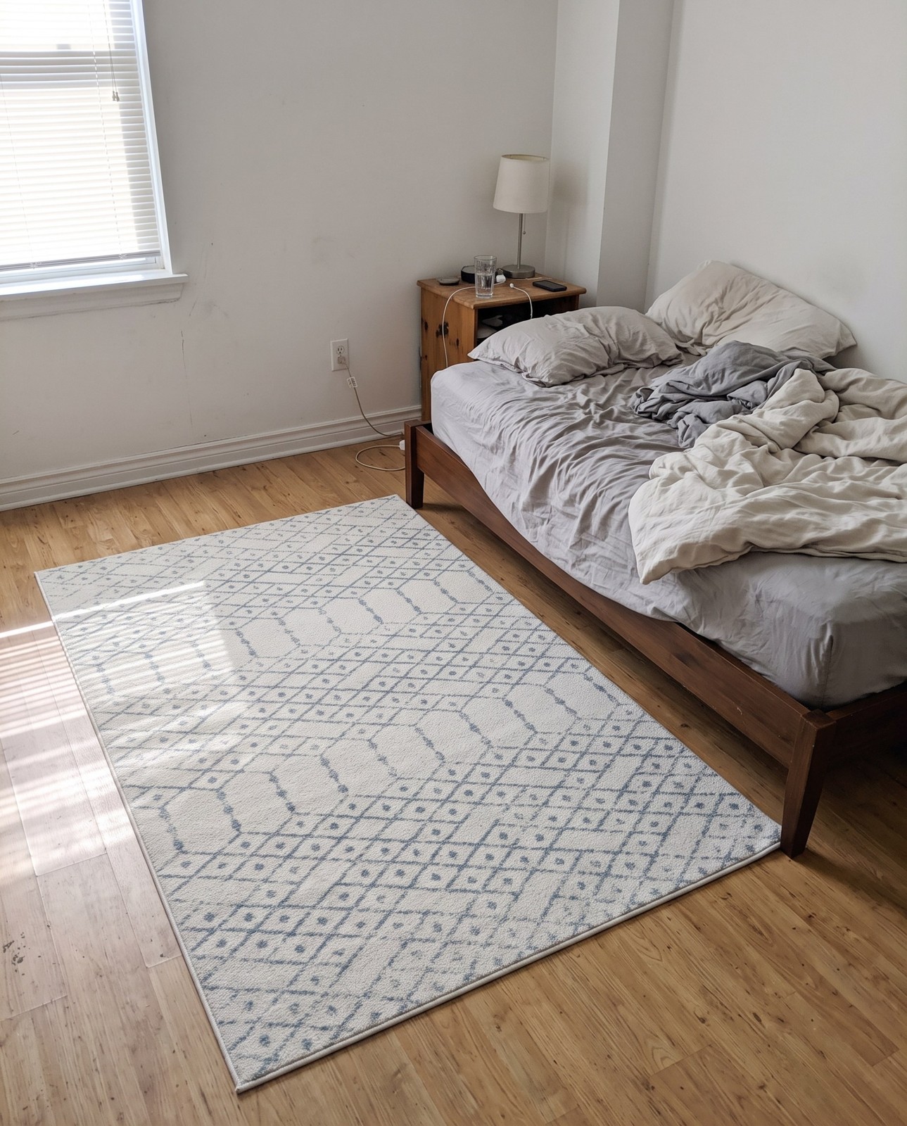 2' x 3' Newcomb · Diamond rug