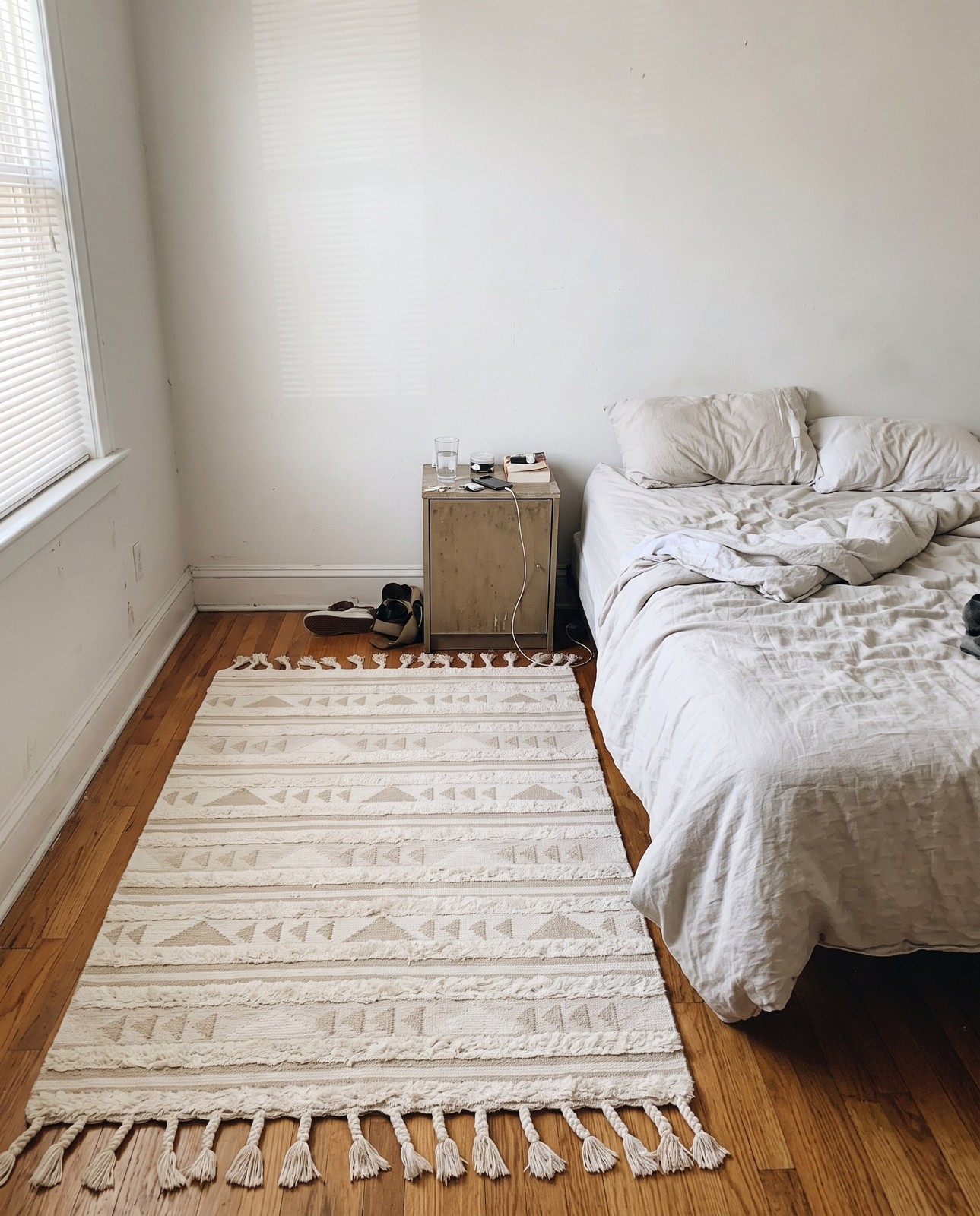 Detail image of 8' x 11' Tolbert · Geometric Wool Rug, ivory