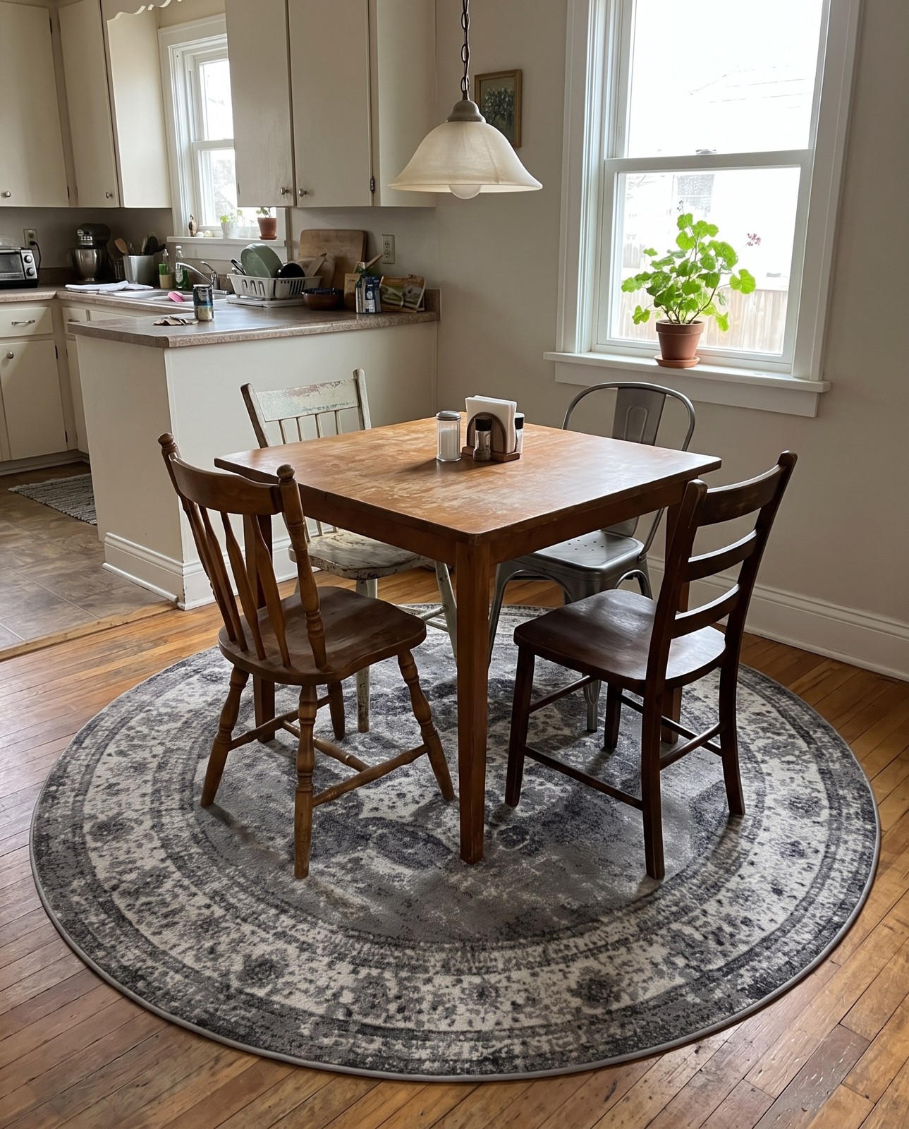 7' x 10' Blakemore · Border rug