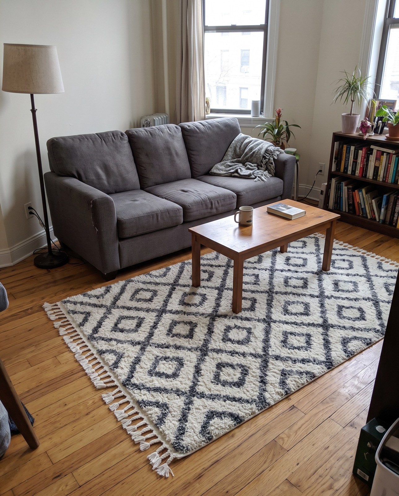 5' x 8' Tunstall · Diamond lattice Shag Rug, ivory and gray