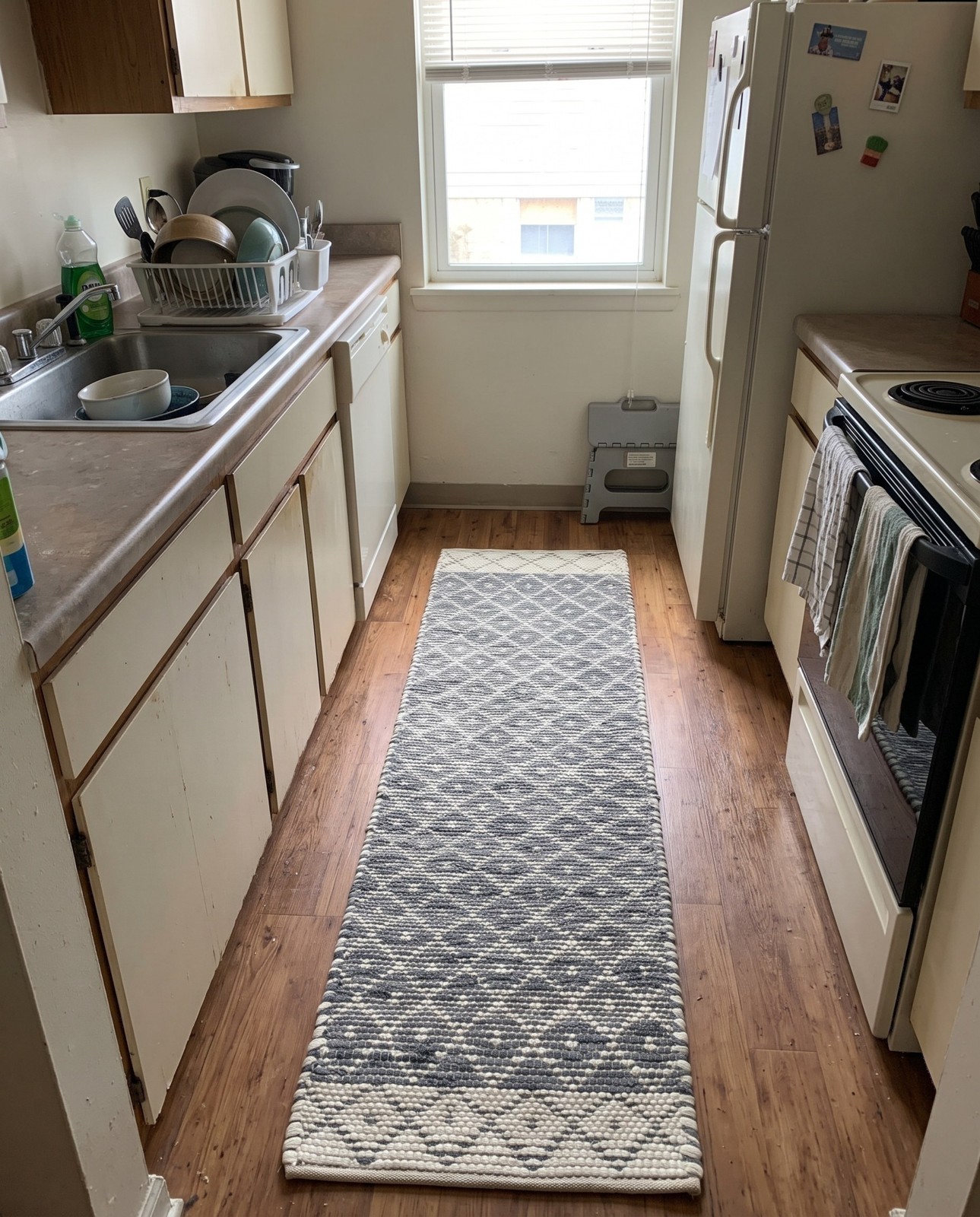 2' 7 x 13' 1 Grove · Border Chindi Rug, gray