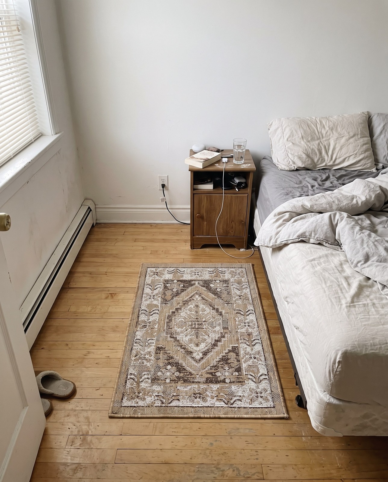 Detail image of 2' x 3' Wylie · Medallion Outdoor Rug, natural and brown