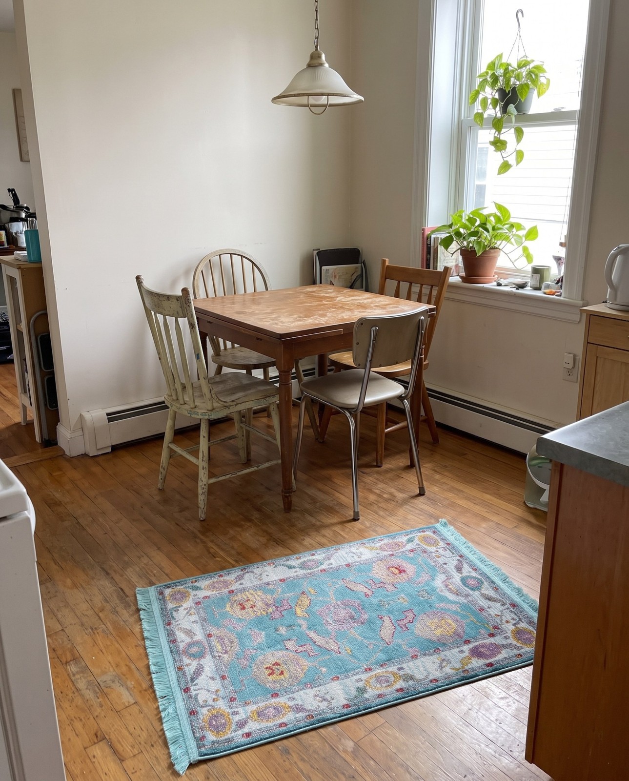 2' 2 x 3' Pope · Border rug